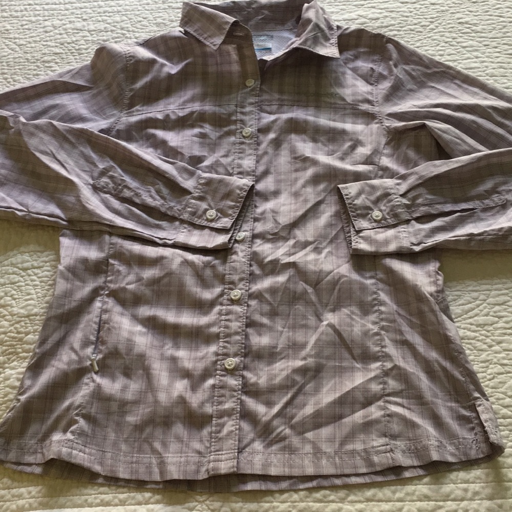 Columbia women’s Omni Shade button down shirt XS